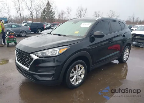 2021 Hyundai Tucson Value z USA, uszkodzony, nr VIN KM8J3CA44MU325324
